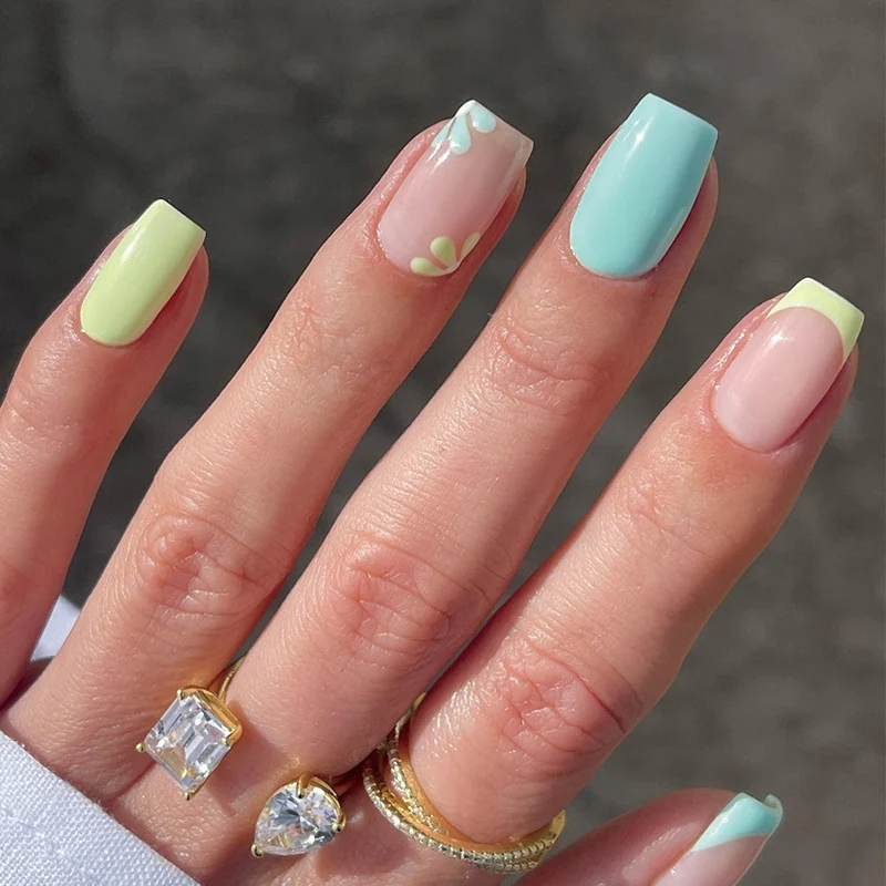 Artful nail extensions in trendy floral design Stornfield
