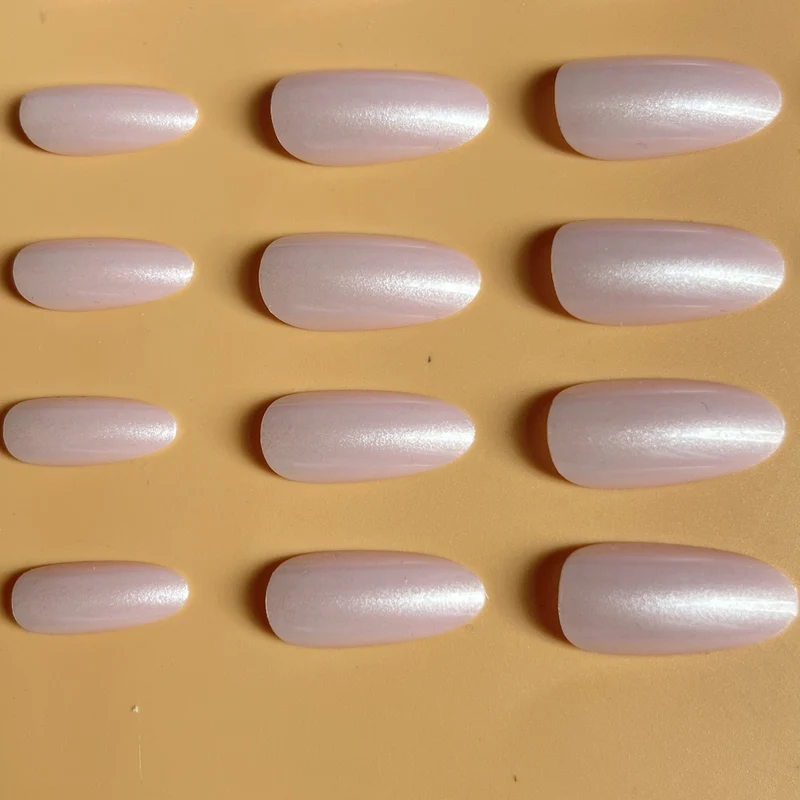 Elegant Almond Shaped Press-On Nail Extensions Stornfield