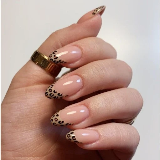 Stylish Press-On Nail Set Stornfield