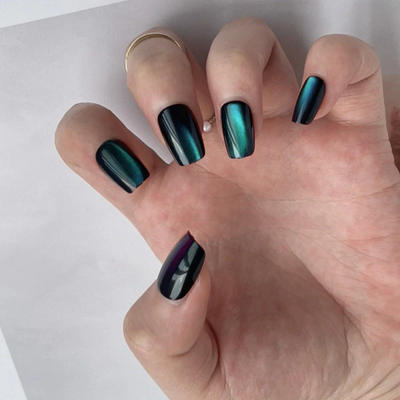 Stylish Iridescent Press-On Nail Set Stornfield