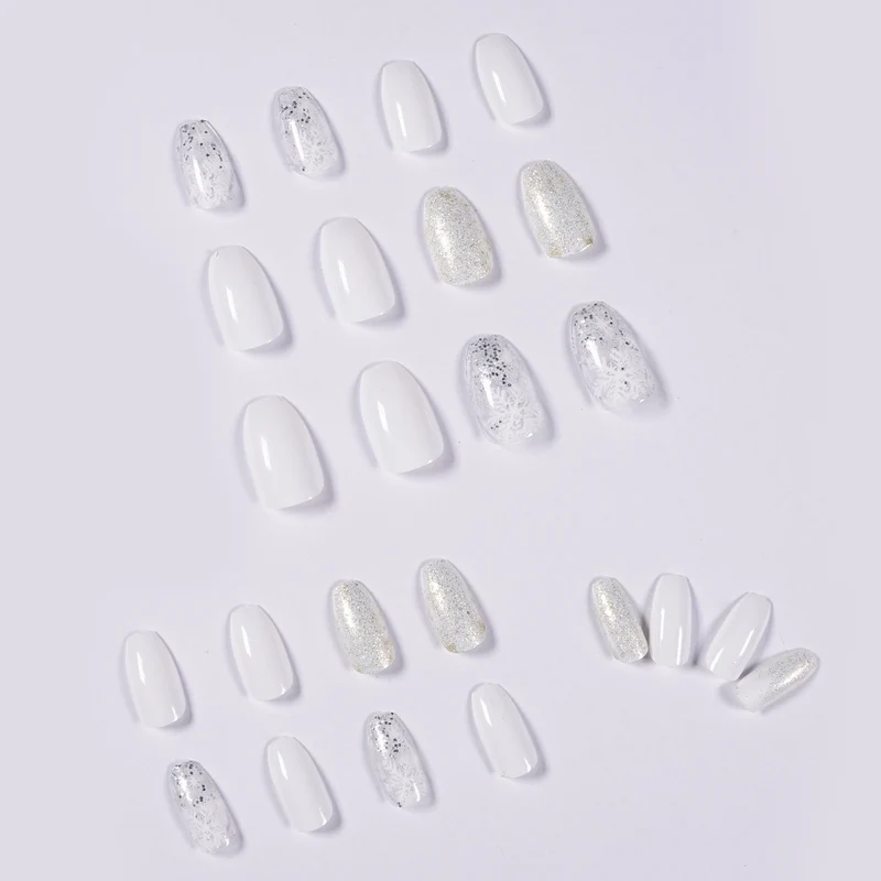 Glamorous nail art with winter motif Stornfield