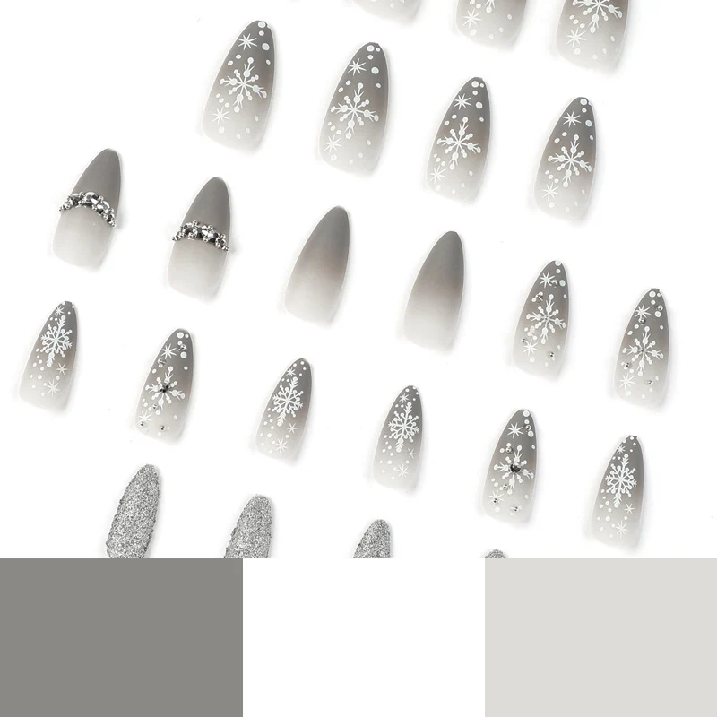 Glamorous nail art with snowflake design Stornfield