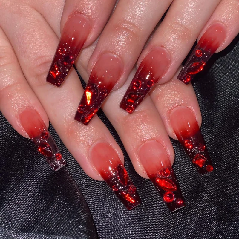 Glamorous nail art with crystal design Stornfield