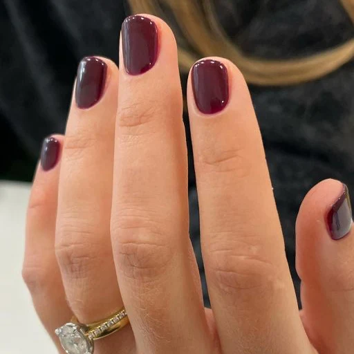 Glamorous nail art with high-gloss finish Stornfield