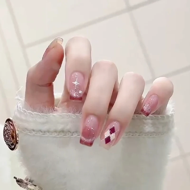 Glamorous nail art with high-gloss effect Stornfield