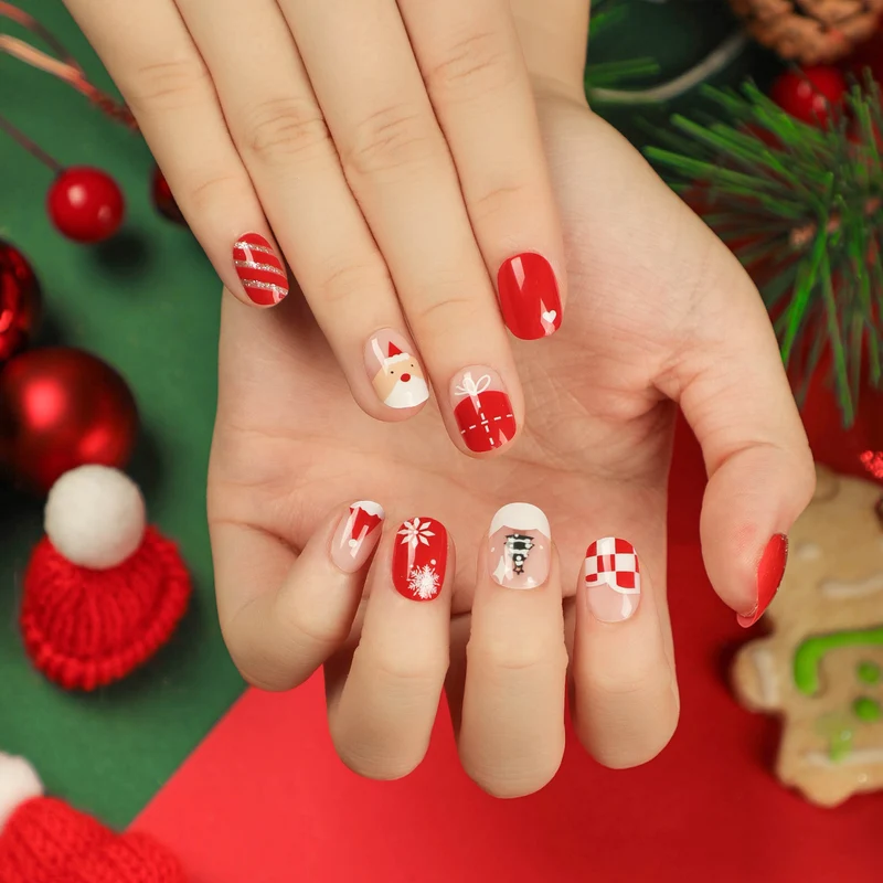 Festive nail art with Christmas motifs Stornfield