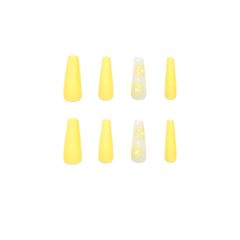 Elegant and artistic artificial nails Stornfield