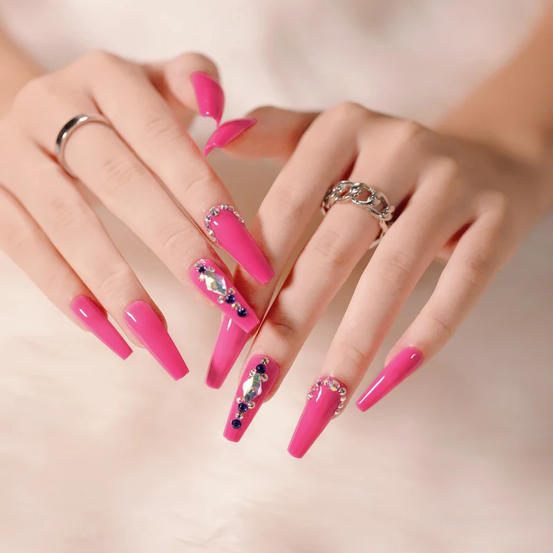 Elegant Nail Art with Glitter Decoration Stornfield