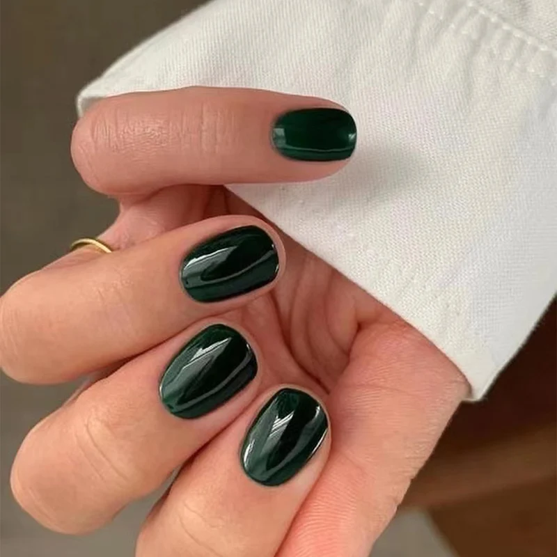 Elegant Nail Art with Gloss Finish Stornfield