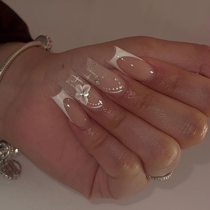 Elegant Artificial Nails Stornfield