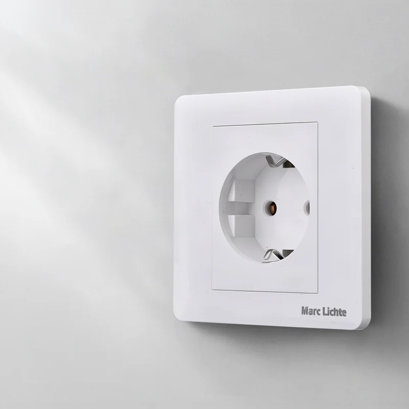 European flush-mounted socket 16 A
