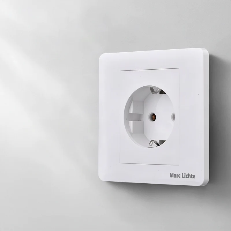 European flush-mounted socket 16 A