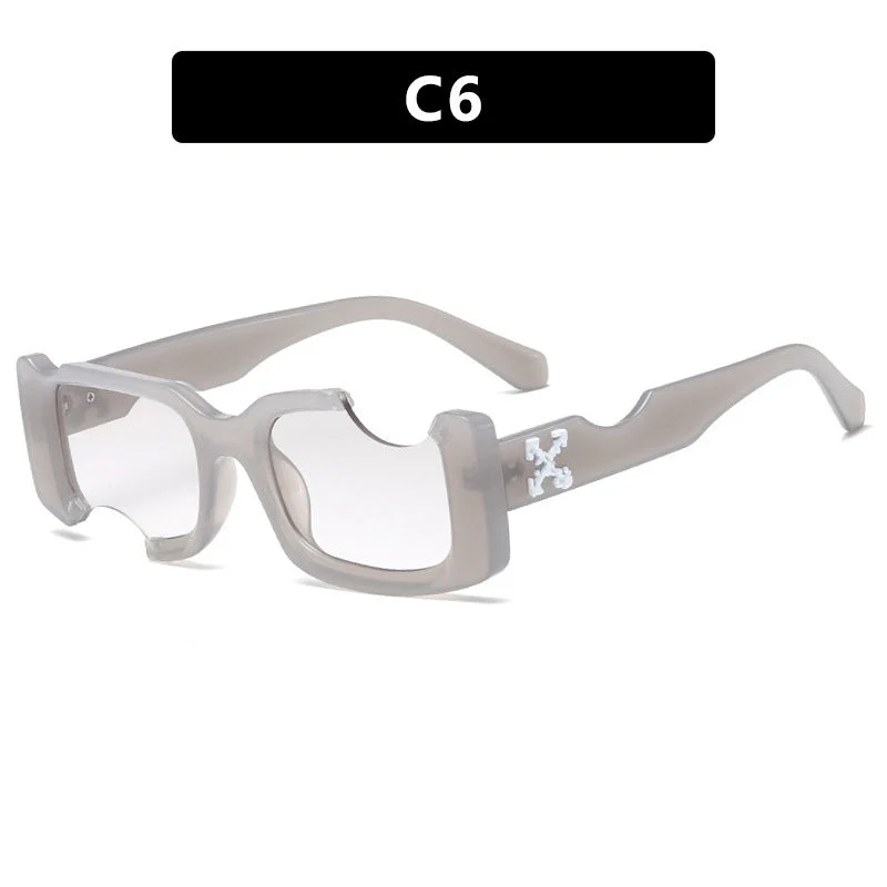 Dame moteriktig solbrille med markant design og robust plastramme Luvikno