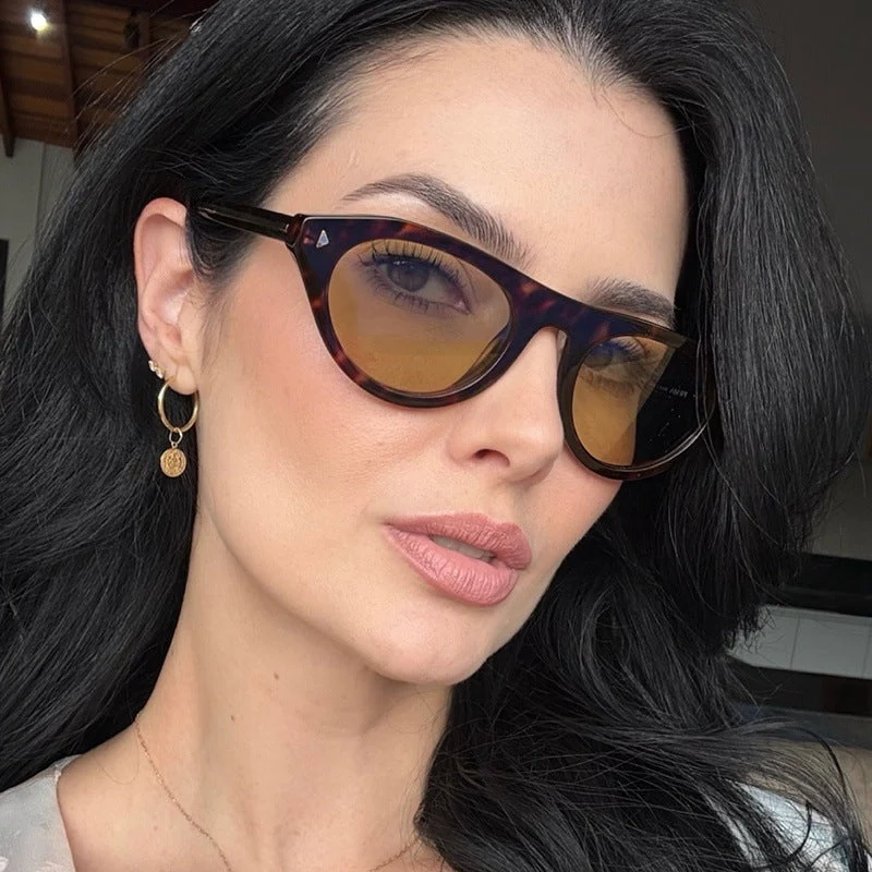 Dames moteriktig solbrille med buet ramme og beskyttende UV-filter Luvikno
