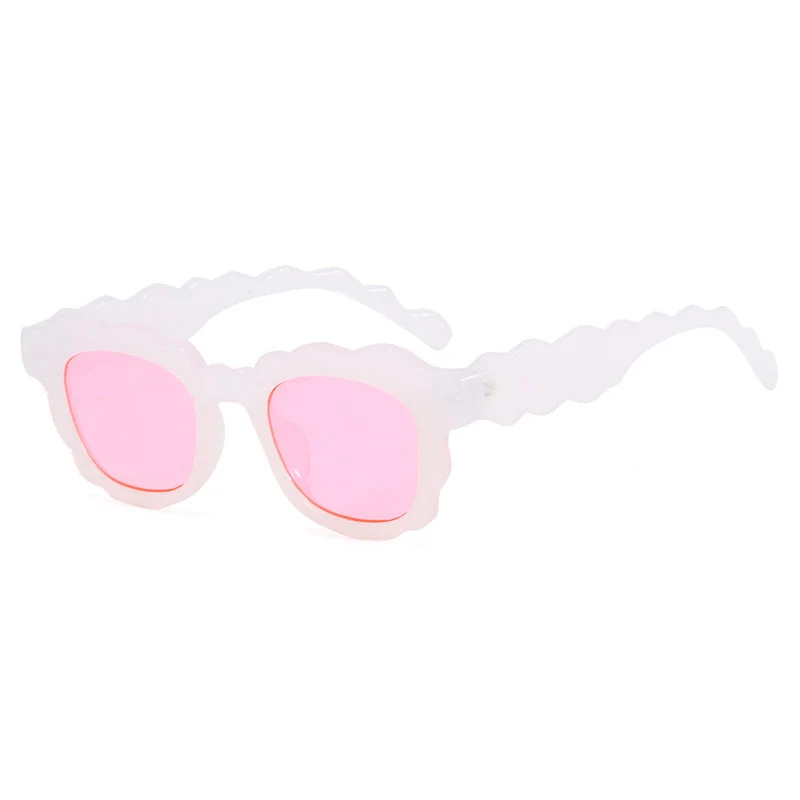 Dame moteriktig solbrille med bølgeramme Luvikno