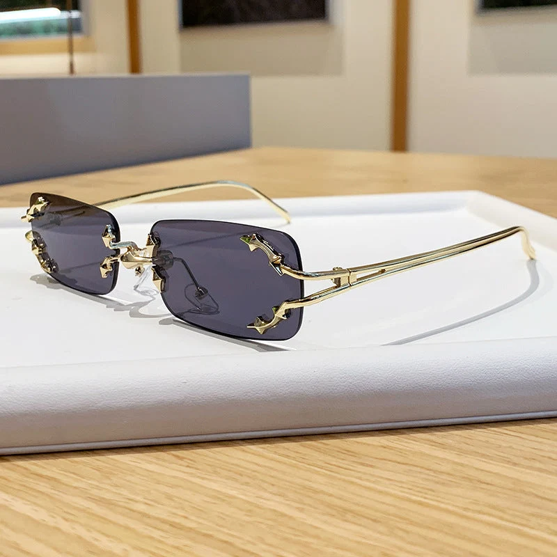 Dame moteriserte solbriller med filigran metallramme og transparente glass Luvikno