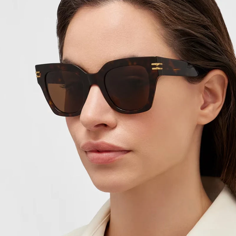 Dame moteriktig solbrille med elegante aksenter Luvikno