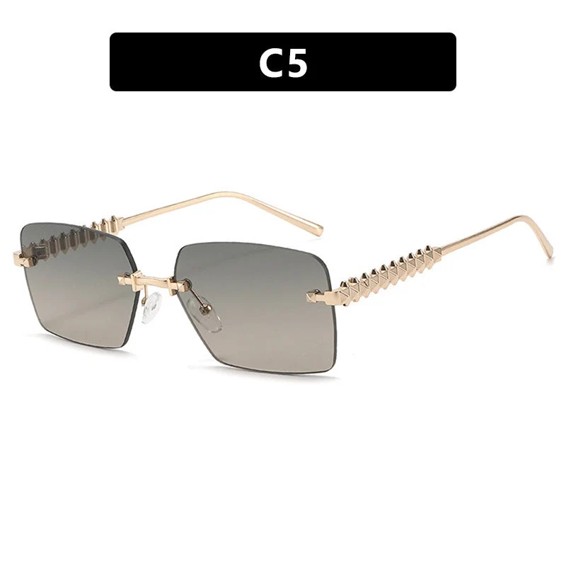 Dame moteriktig solbrille med unikt og dekorativt ramme Luvikno