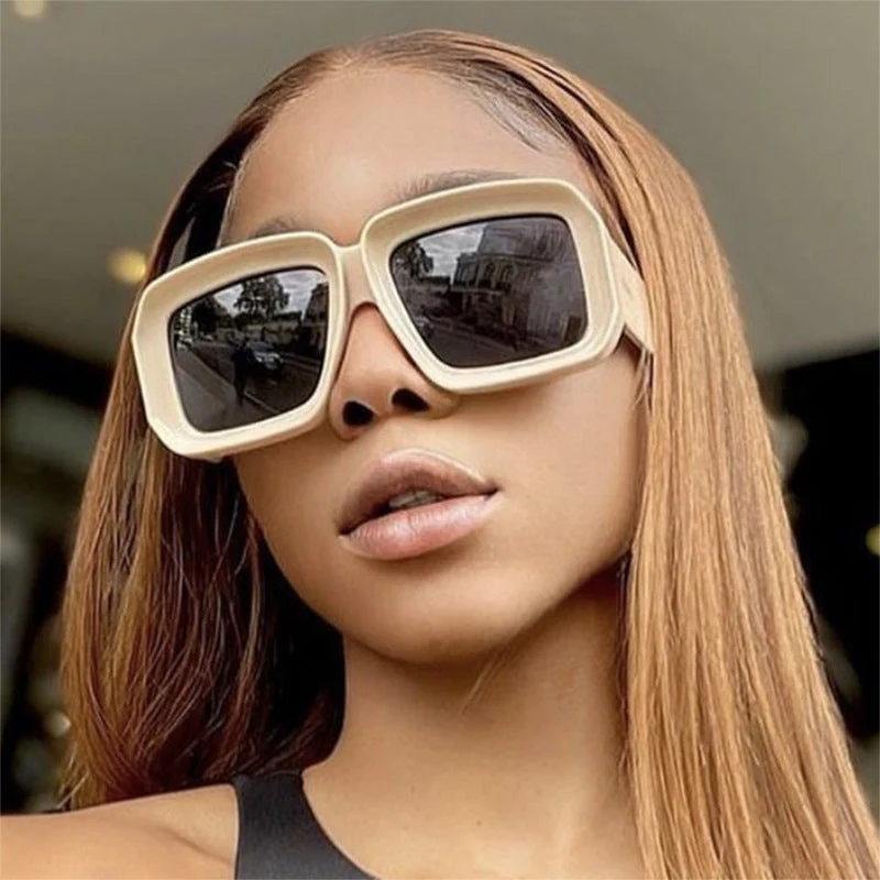 Dame moterik solbrille med kvadratisk design og stilig mønster Luvikno