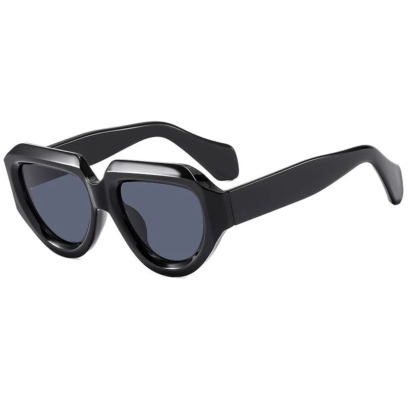 Dame moteriktig solbrille med unik, kvadratisk ramme Luvikno