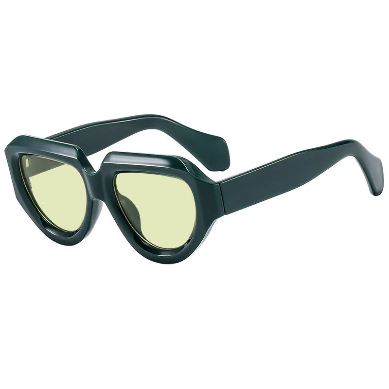 Dame moteriktig solbrille med unik, kvadratisk ramme Luvikno