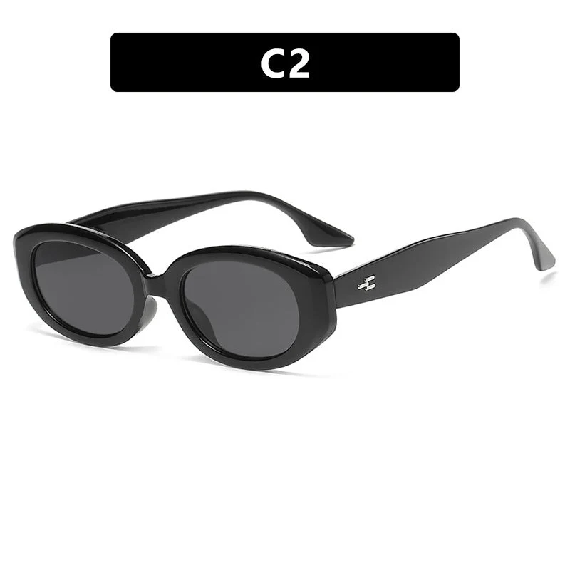 Dame moteriktig solbrille i stilfullt retro-design Luvikno
