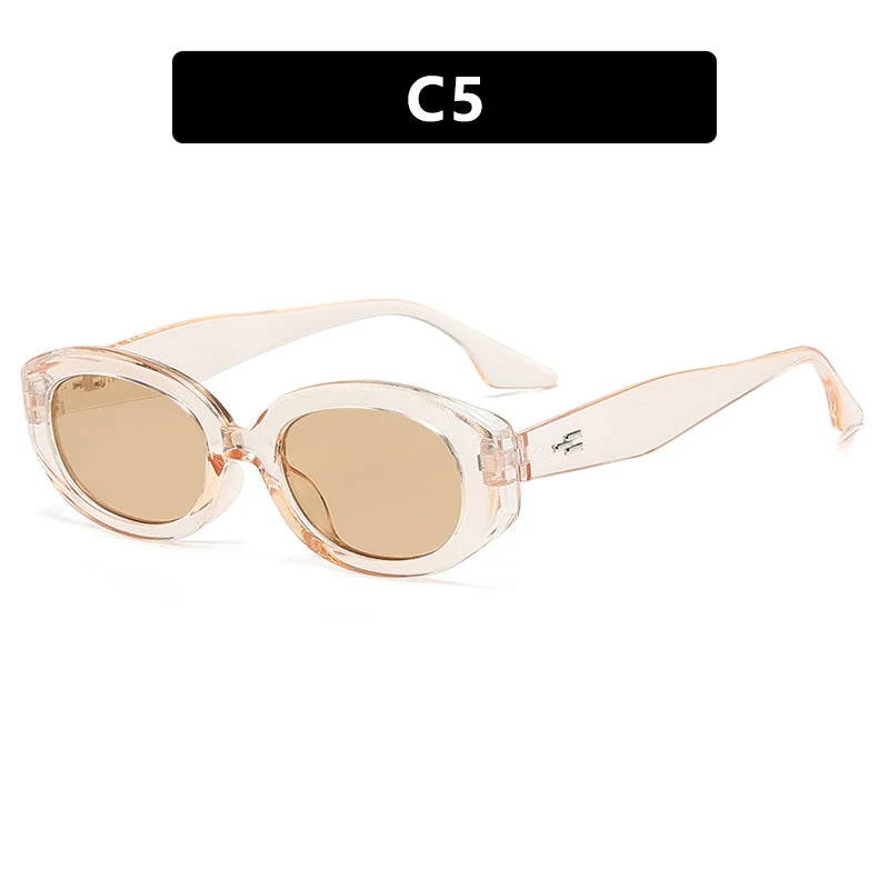 Dame moteriktig solbrille i stilfullt retro-design Luvikno