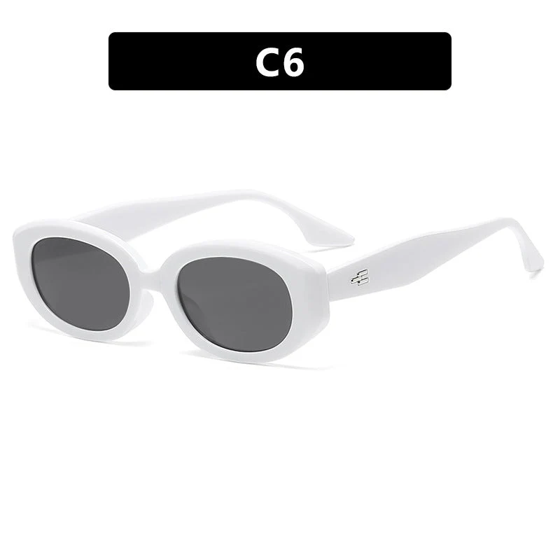 Dame moteriktig solbrille i stilfullt retro-design Luvikno
