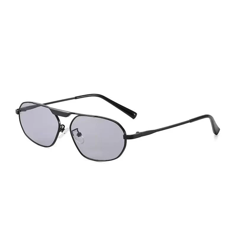 Dame moteriktig solbrille i elegant polygon-design Luvikno