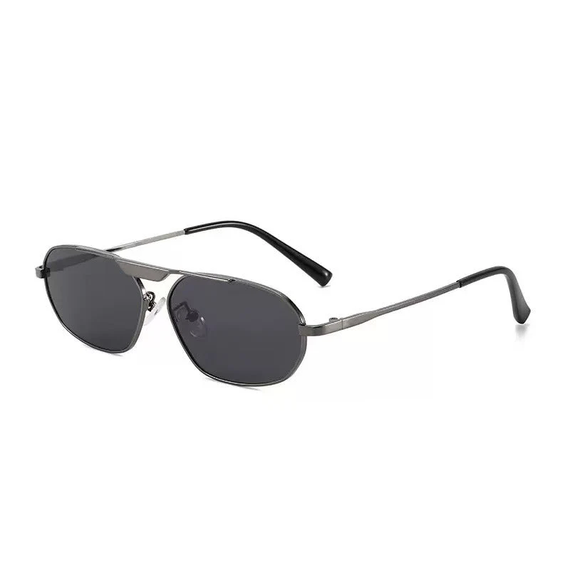 Dame moteriktig solbrille i elegant polygon-design Luvikno