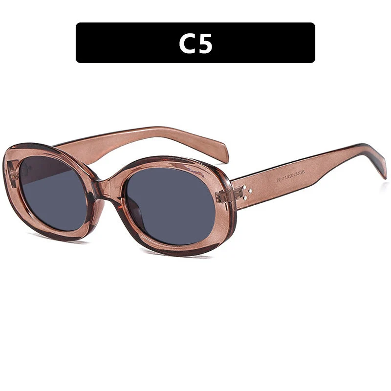 Dame moteriktig solbrille i elegant ovalt design med robust ramme Luvikno