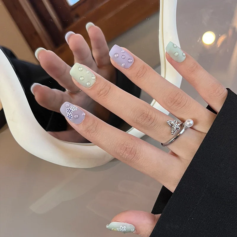 Decorative 3D Press-On Nails Stornfield