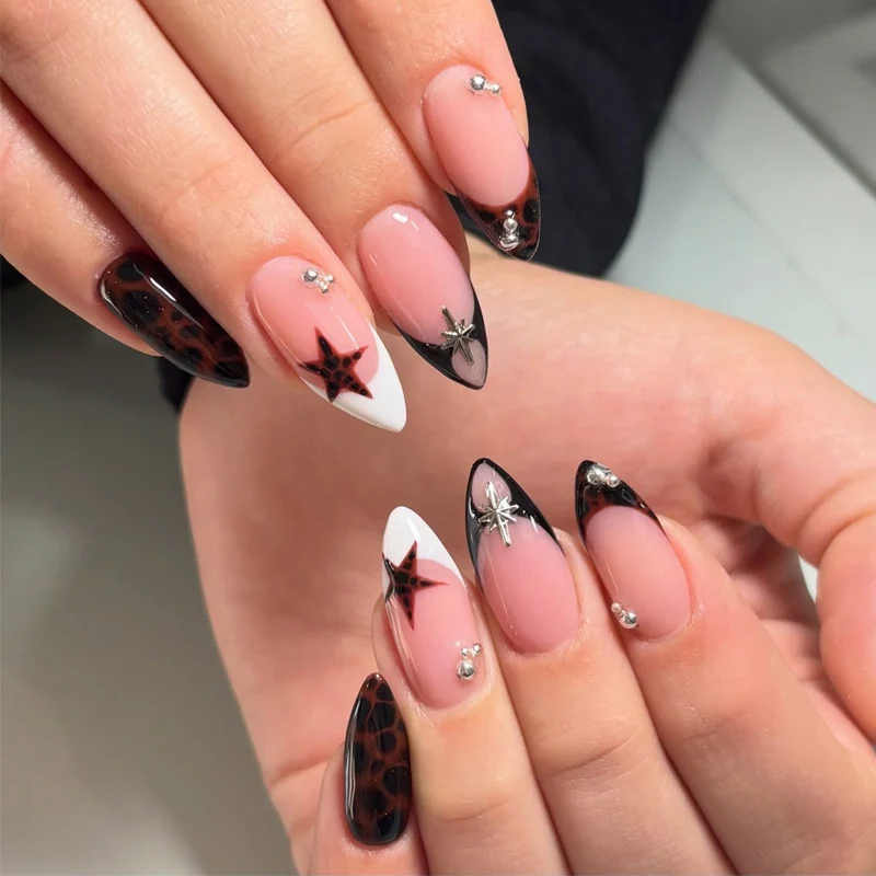 Artistic Star-Embellished Press-On Nail Set Stornfield