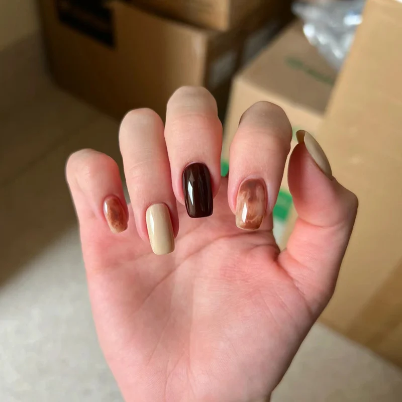 Artistic Press-On Nails with Marble Effect Stornfield