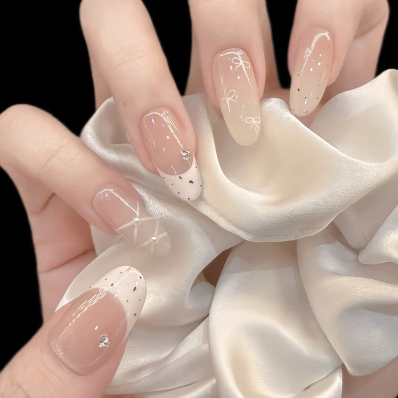 Artistic Press-On Nails with Elegant Design Stornfield