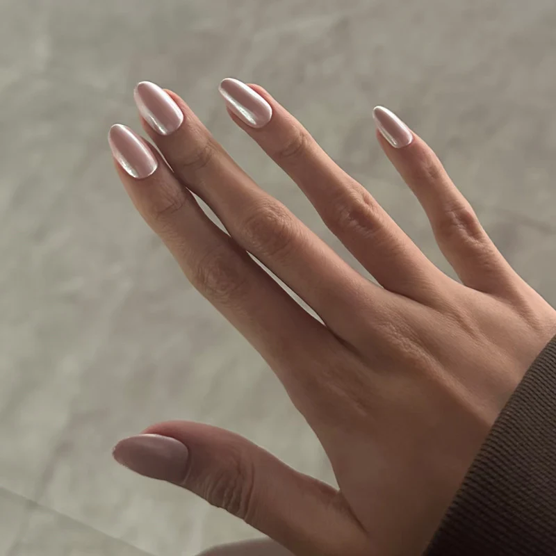 Luxe Almond-Shaped Nail Art Stornfield