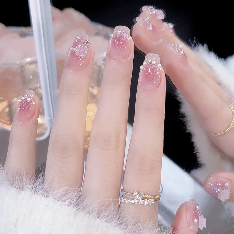 Künstlerisches Press-On-Nagelset mit glitzernden Sternakzenten Karnz