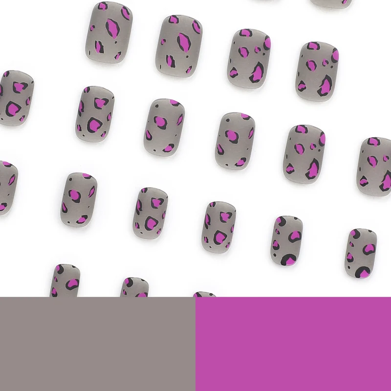 Artificial Nail Art with Leopard Pattern Stornfield