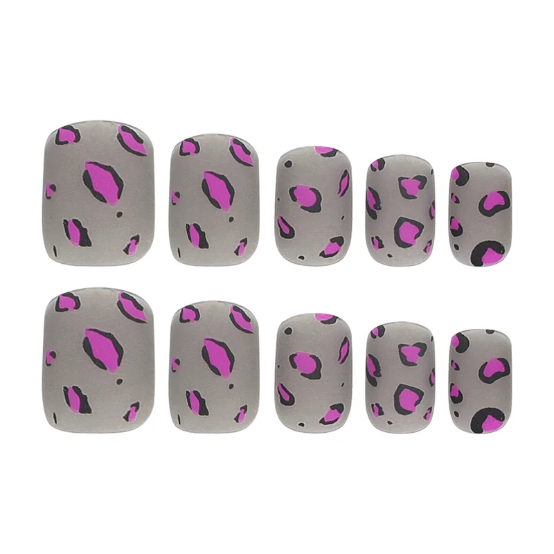 Artificial Nail Art with Leopard Pattern Stornfield