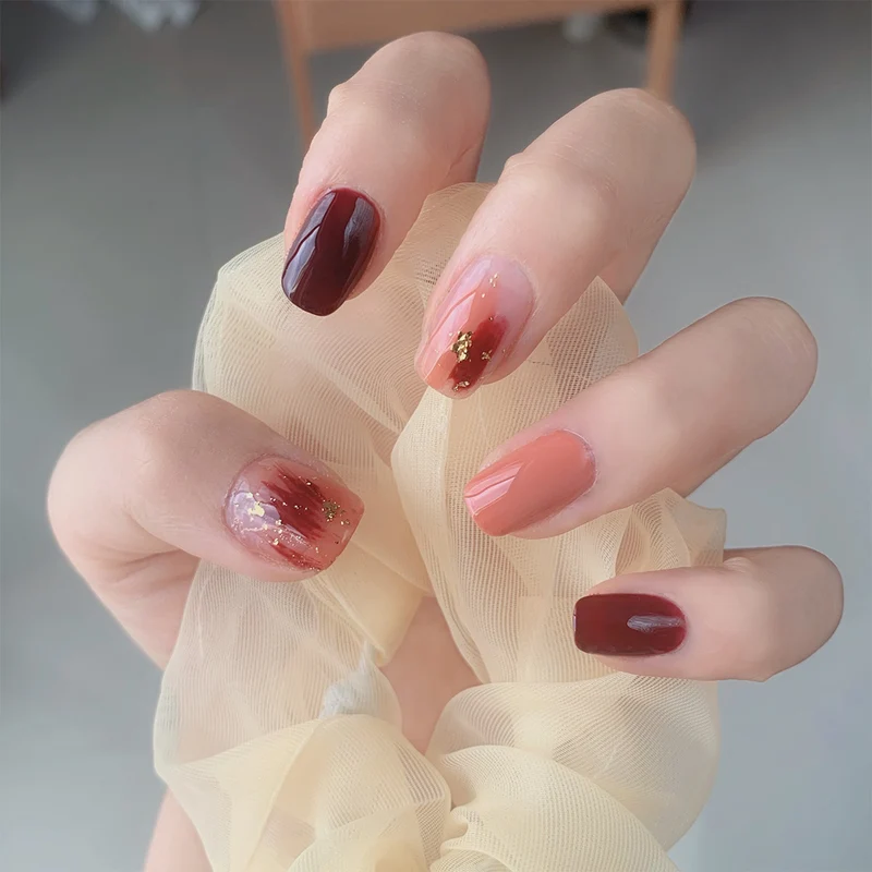 Artificial Nail Art with Gold Decorations Stornfield