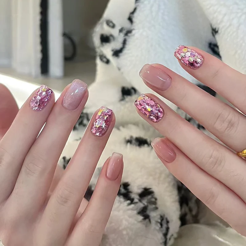 Artificial nail art with glitter and glamour effects Stornfield