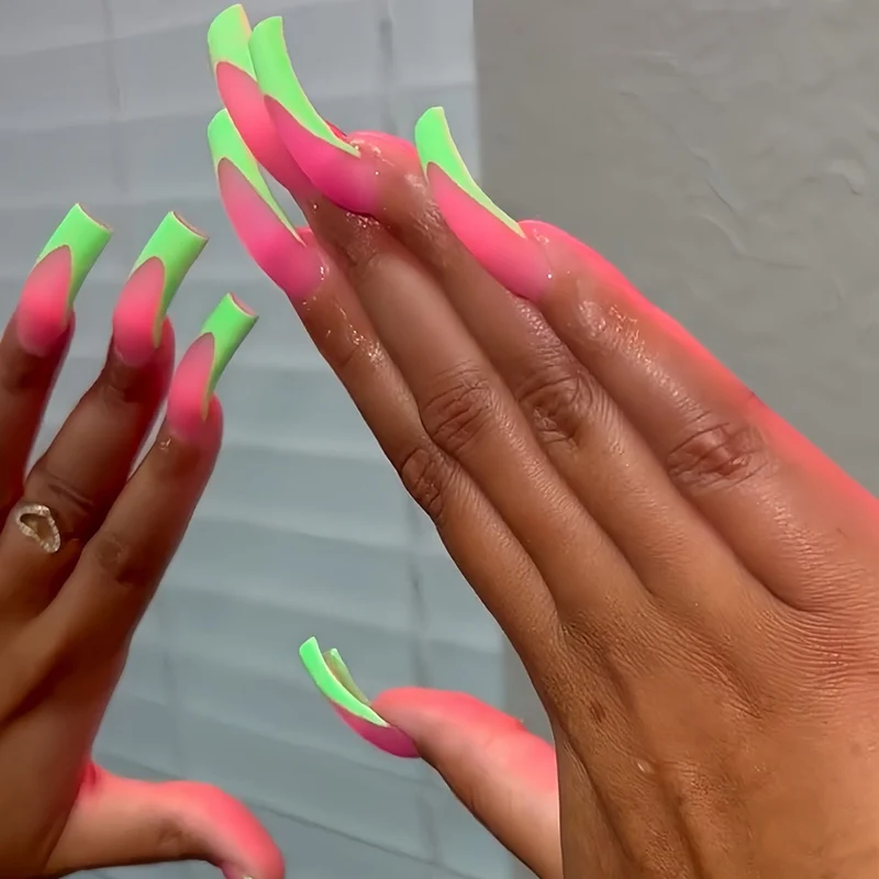Lange skulptierte Nagelverlängerungen Karnz