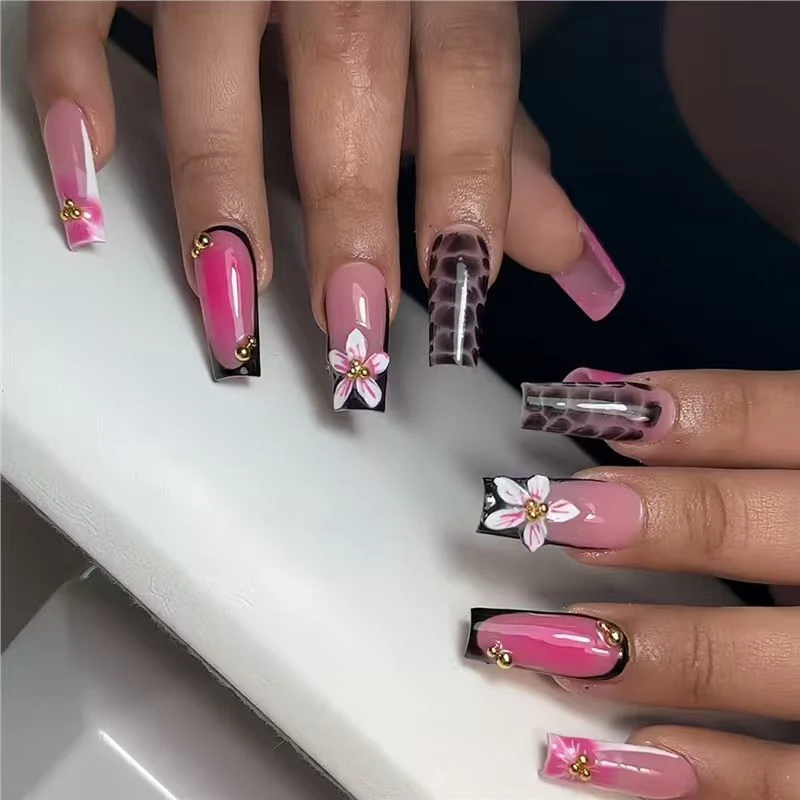 Künstlerische 3D Press-On Nagelverlängerungen Karnz