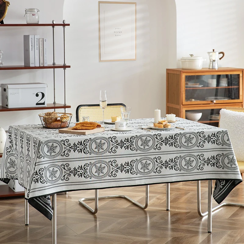 Wendbare Jacquard-Tischdecke mit floralen Medaillon-Reliefs Karnz