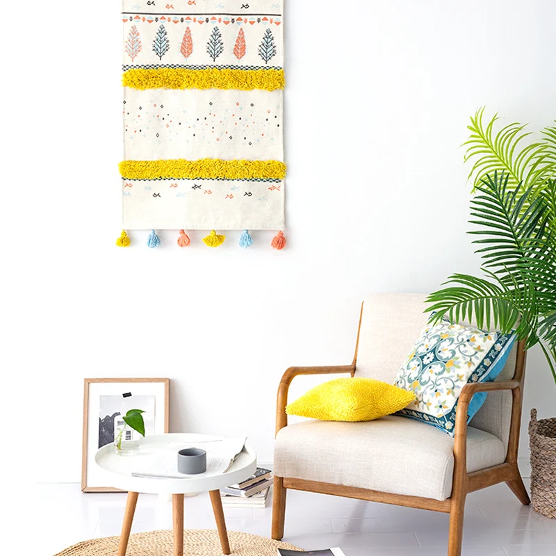 Wandteppich im Skandi‑Boho‑Stil mit Tufting‑Streifen, Quasten und Holzstab Karnz