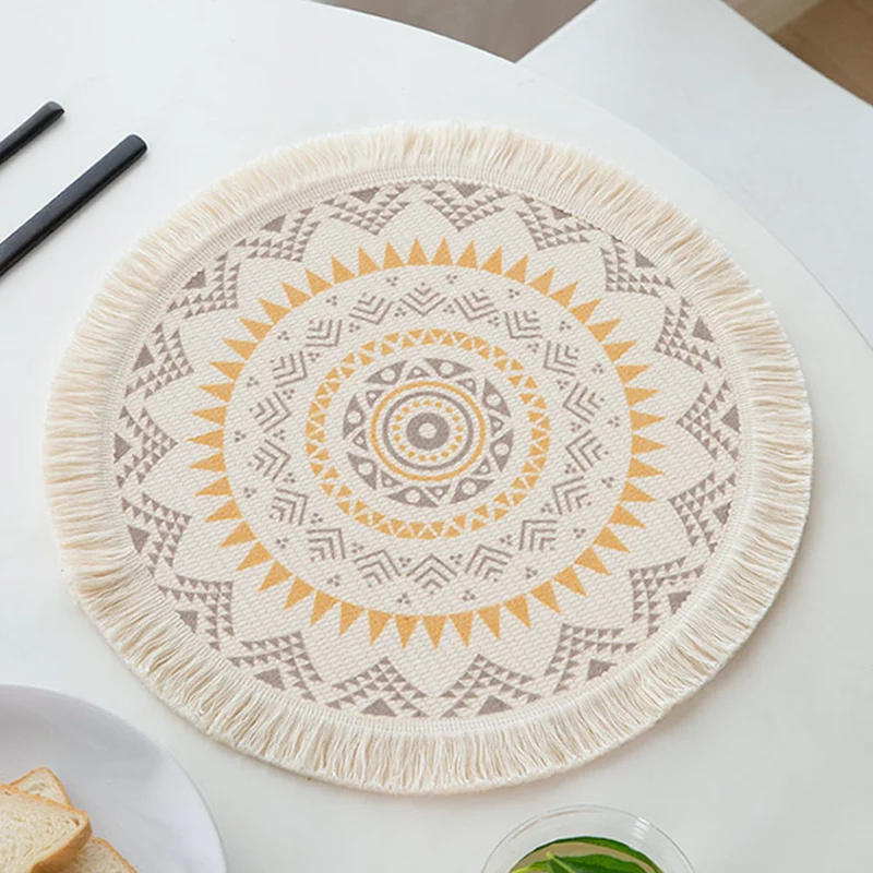 Rundes gewebtes Tischset mit Fransen und Mandala-Jacquardstruktur Karnz