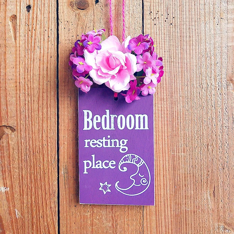 Decorative Bedroom Sign with Floral Accents
