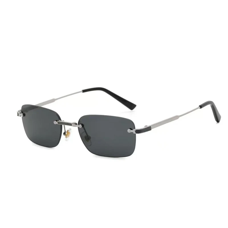 Dame moteriktig brille med elegant metallramme Luvikno