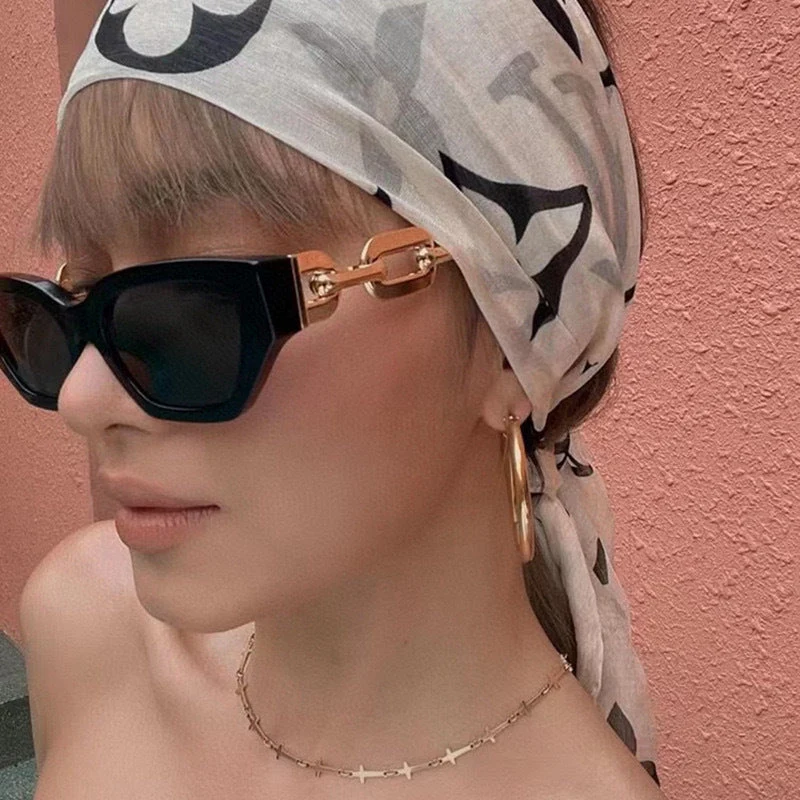 Dame solbrille med unikt kjededesign Luvikno
