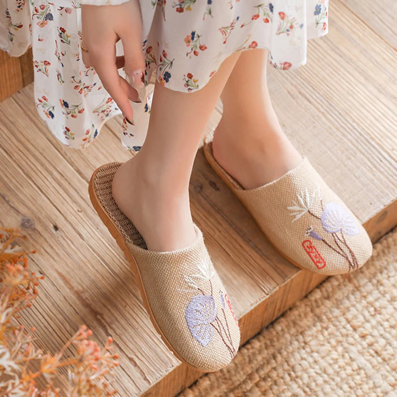 Retro bestickte Lotus Flachs Hausschuhe